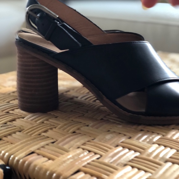 SOLD/ @kaymey01 Madewell Ruthie criss cross sandal - Picture 5 of 8